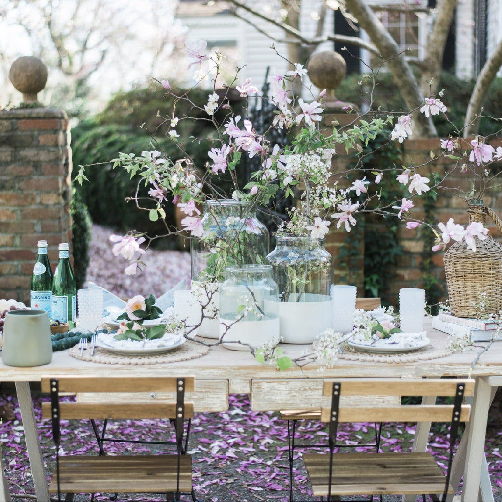 outdoor dining table setting 