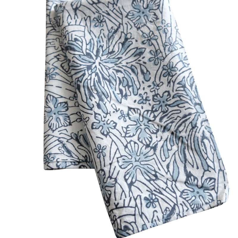 White and blue chrysanthemum napkin